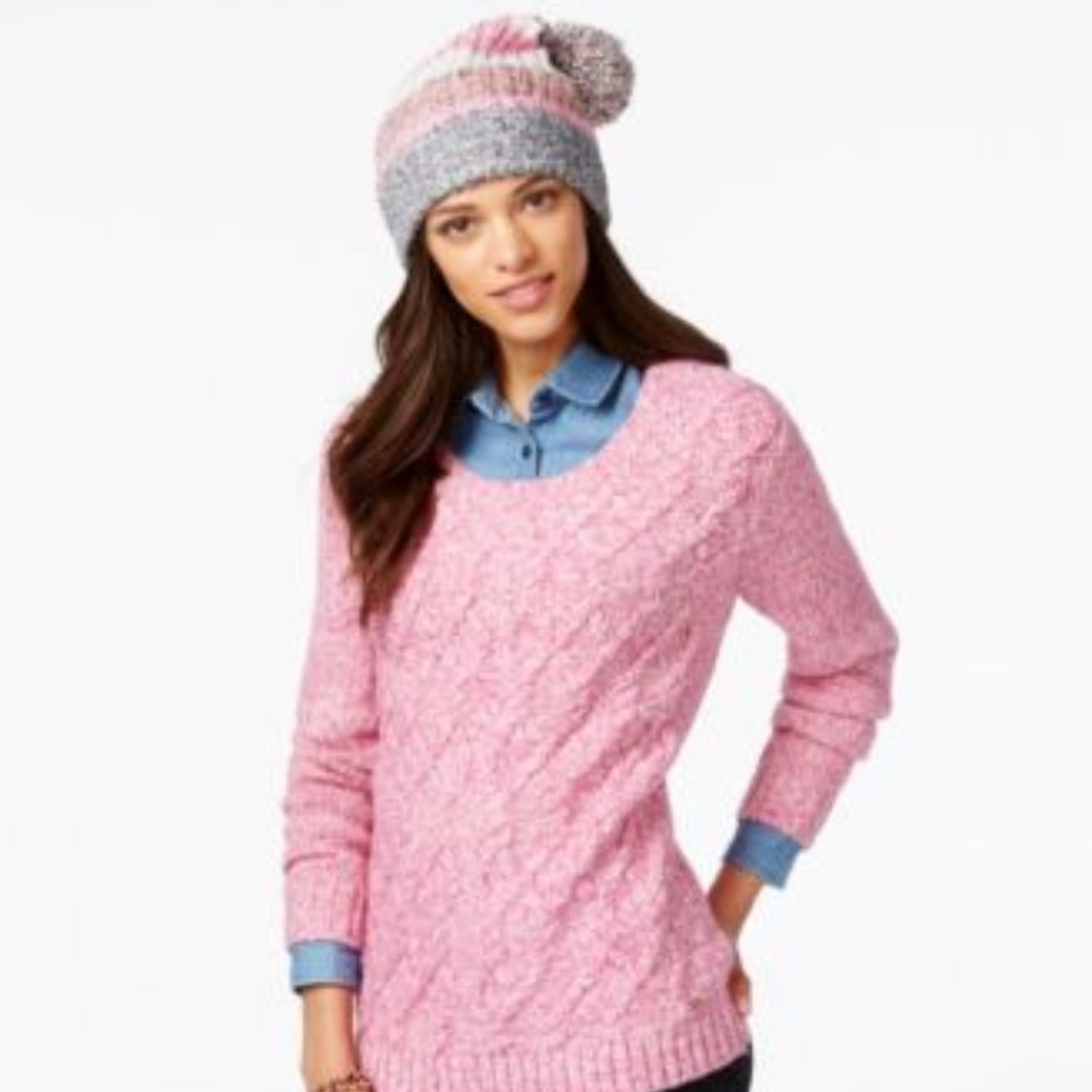 NEW! TOMMY HILFIGER IN WOMEN SWEATER WITH HAT!!